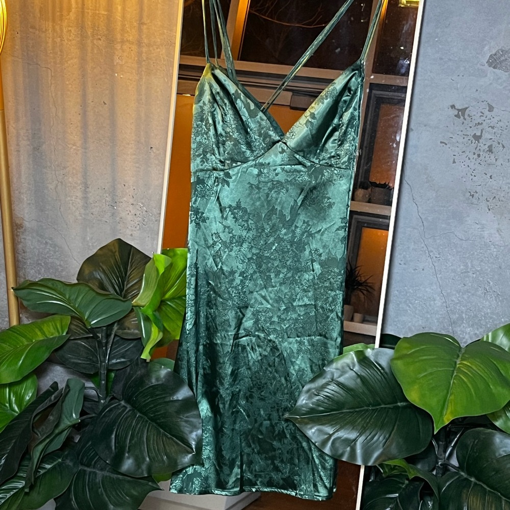 🌙 EMERALD GREEN SATIN SLIP-